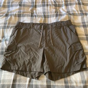 North face hiking shorts size 10. Fits like M. Gray green. Excellent condition.